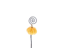 Citrouille avec stick jaune